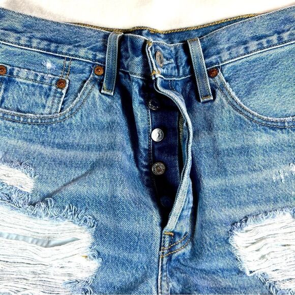 Levi’s 501 Cut Off Distressed Frayed Hem Denim Shorts Size 29 - Picture 5 of 6